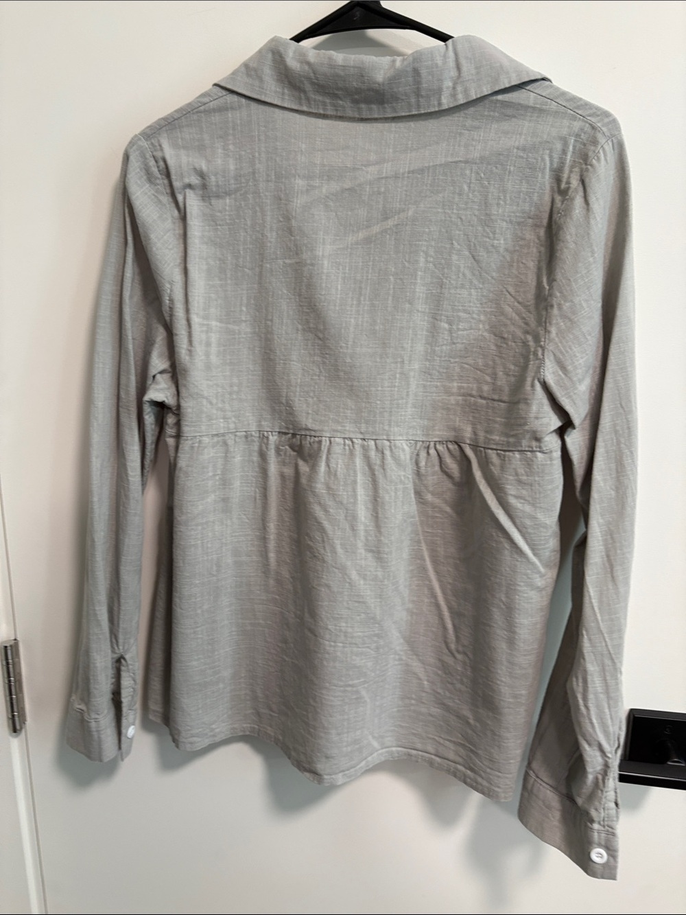 Light Gray Long-Sleeve Women's Button-Up Top
